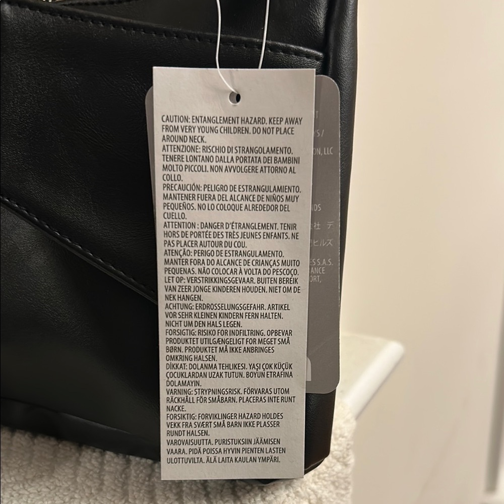 Disney Star Wars Black Belt Bag Iconic Patches Front Pocket Large Interior - Picture 6 of 13